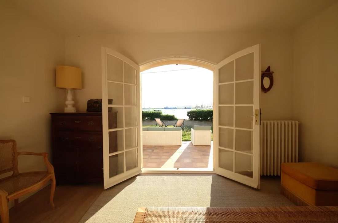 Intérieur villa vue mer